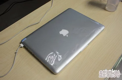 16岁日本学生MacBook Pro评测：性能与便携性的完美结合，适合学习和创作的理想选择