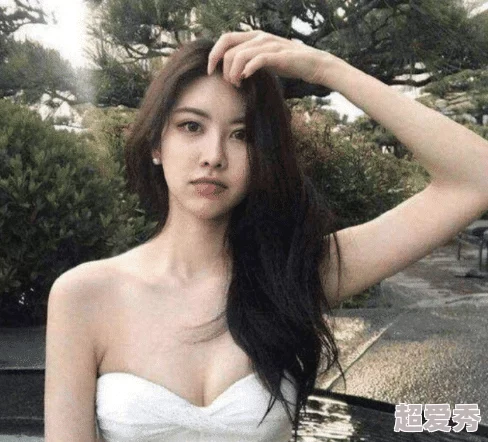 亚洲美女自拍偷拍网友认为这种内容虽然吸引眼球但也容易引发争议，呼吁理性看待网络文化与个人隐私问题