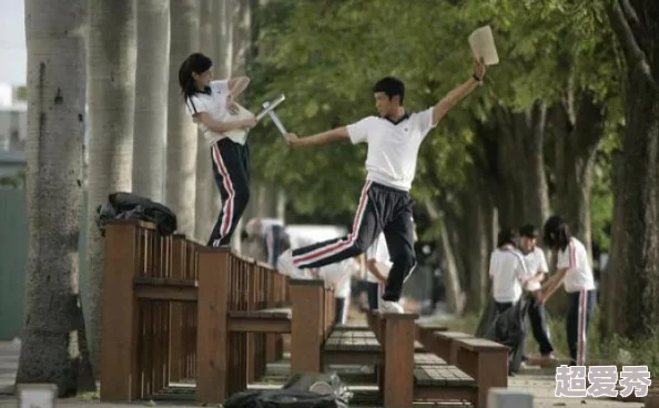 香港古代三级露生殖我们的青春不怕疼只要心中有梦勇敢追逐未来