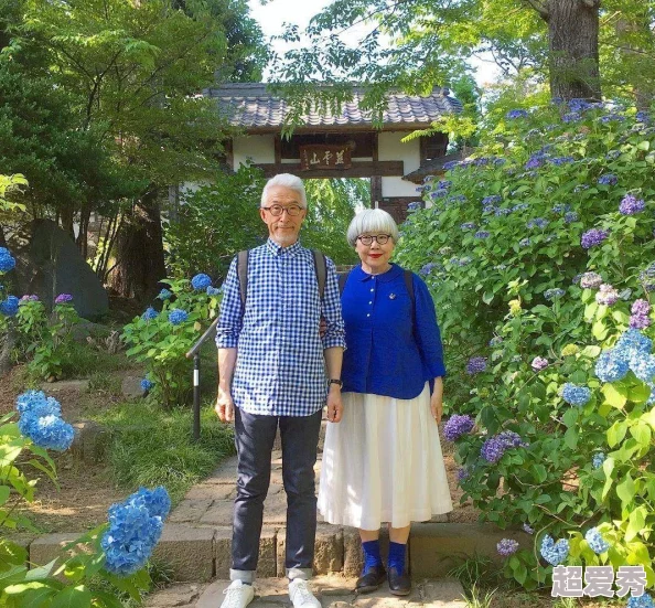 日本熟老太惊传与神秘年轻男子同游温泉疑似忘年恋