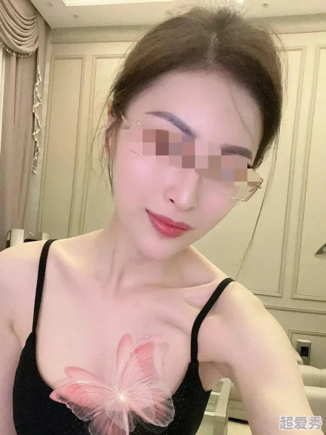 放荡娇喘呻吟的女友佳佳据说曾是某知名主播的秘密情人并拥有大量私密照片